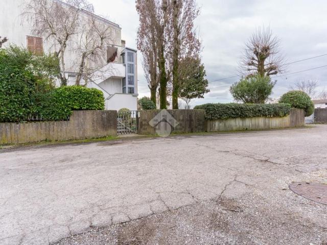 Casa in vendita a Ferrara, Reggio Emilia