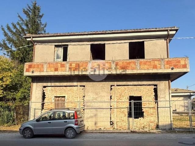 Casa in vendita a Lucrezia, Cartoceto