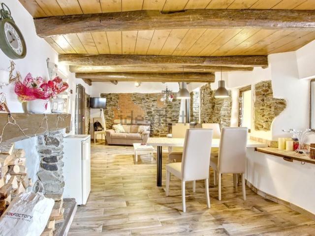 Casa in vendita a Maccagno Superiore, Maccagno con Pino e Veddasca