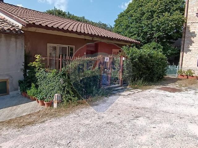 Casa in vendita a Fossato Di Vico, Umbria