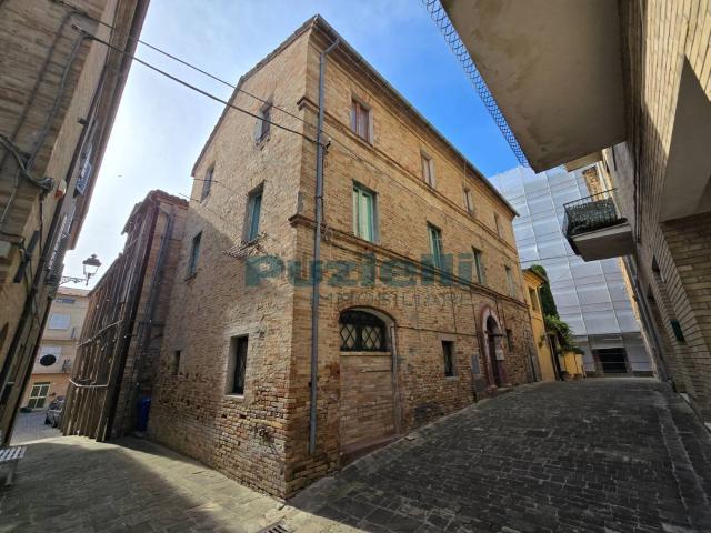 Casa in vendita a Marche, Fermo