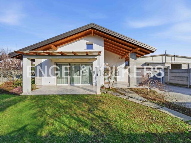 Casa in vendita a Samarate, Lombardia