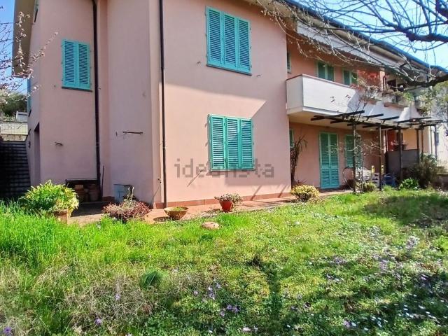 Casa in vendita a Montemurlo, Toscana