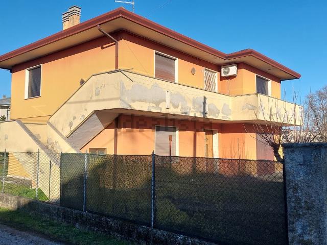 Casa in vendita a Taglio Di Po, Veneto
