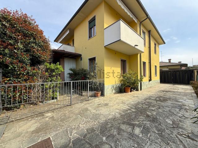 Casa in vendita a Stezzano, Bergamo
