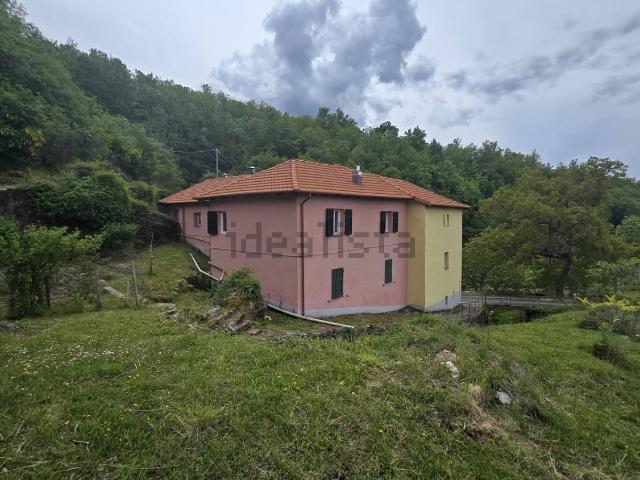 Casa in vendita a Varese Ligure, Liguria