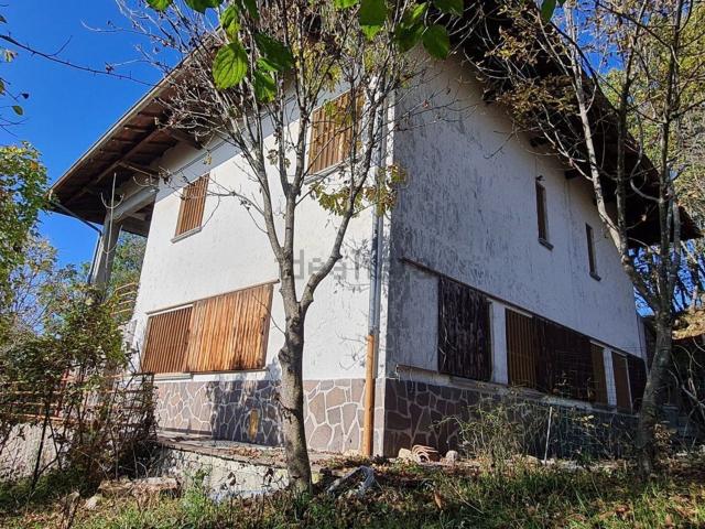 Casa in vendita a Varzi, Lombardia