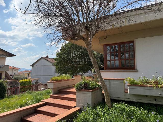 Casa in vendita a Montale Alto, Montale