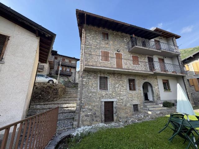 Casa in vendita a Oneta, Lombardia