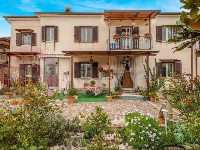 Casa in vendita a Sant'ambrogio Sul, Lazio