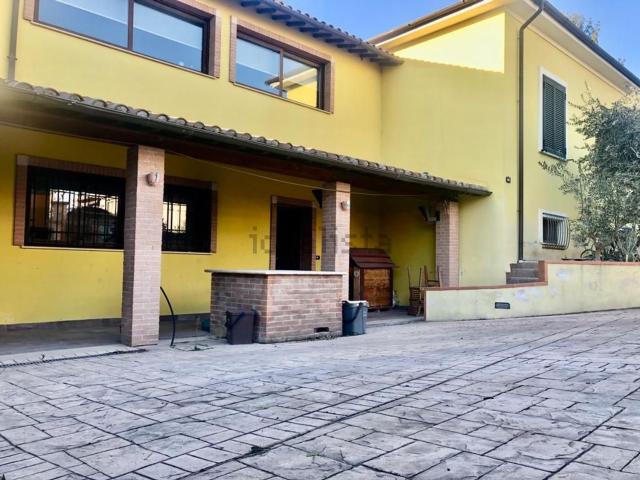 Casa in vendita a Borgo Rivo, Terni