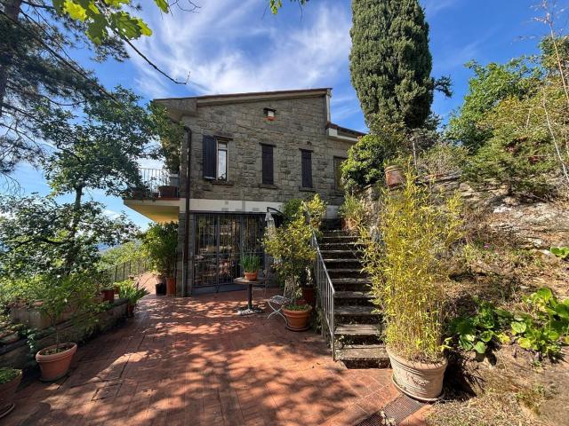 Casa in vendita a Unione di Comuni Valdarno e Valdisieve, Pelago