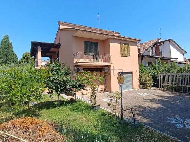 Casa in vendita a Frosinone, Lazio