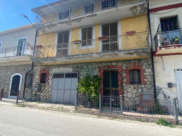 Casa in vendita a Roccabascerana, Campania