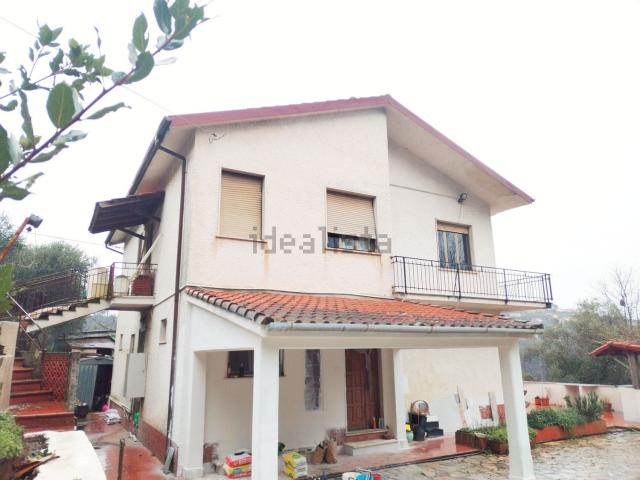 Casa in vendita a Follo, Liguria