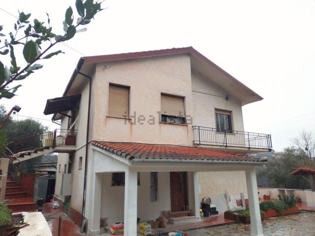Casa in vendita a Follo, Liguria