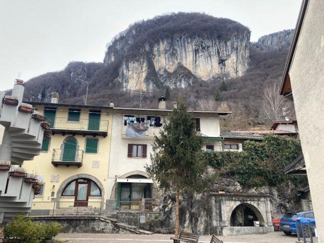 Casa in vendita a Comunità Montana della Valle Brembana, Cornalba