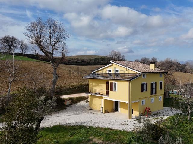 Casa in vendita a Le Casette, Marche