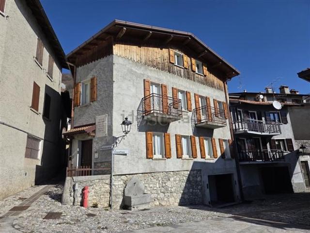 Casa in vendita a Sormano, Lombardia