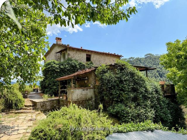 Casa in vendita a Follo, Liguria