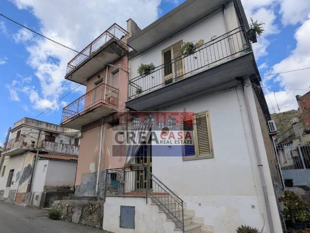 Casa in vendita a Calatabiano, Sicilia