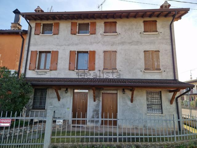 Casa in vendita a Montichiari, Lombardia