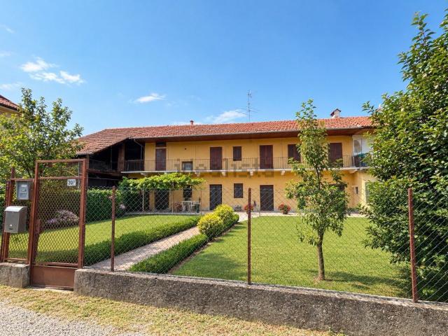 Casa in vendita a Varallo Pombia, Novara