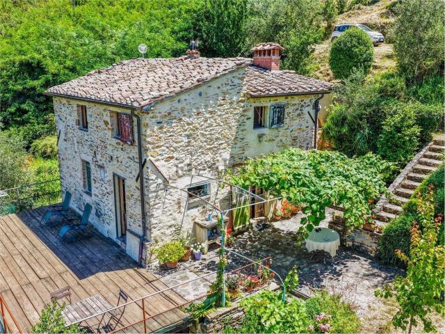 Casa in vendita a Montemagno, Calci