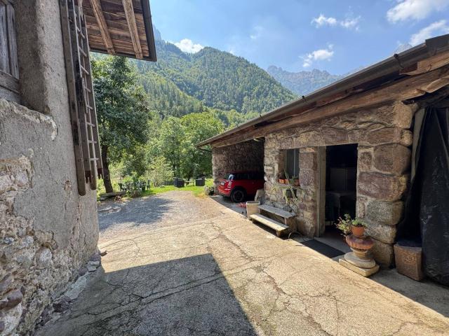 Casa in vendita a Ardesio, Lombardia