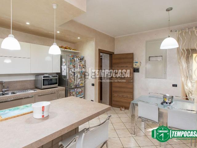 Casa in vendita a Momo, Novara