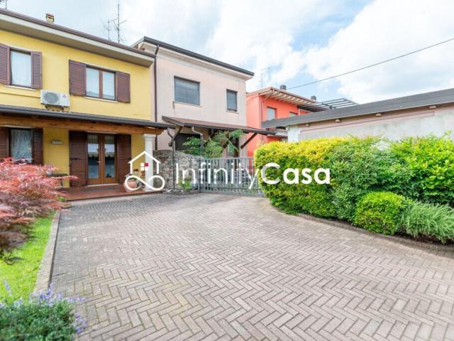 Casa in vendita a Sommacampagna, Veneto