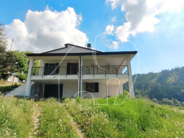Casa in vendita a Ferrara Di Monte Baldo, Veneto
