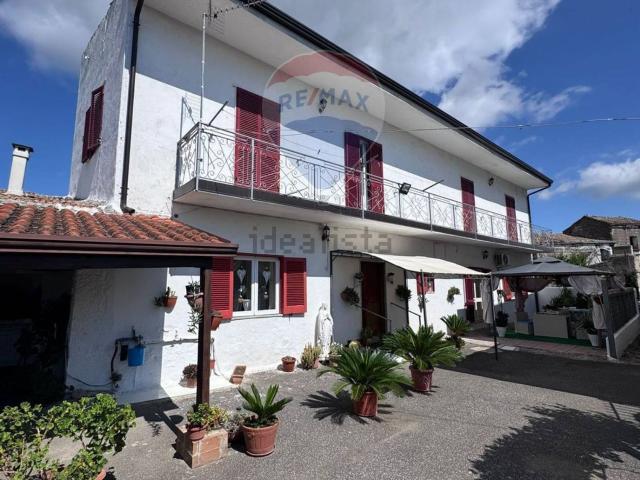 Casa in vendita a Carinola, Campania