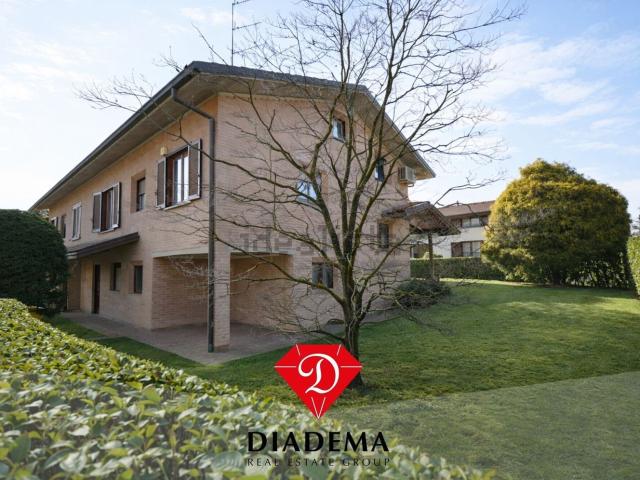 Casa in vendita a Vedano Olona, Lombardia