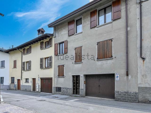 Casa in vendita a Casnigo, Lombardia