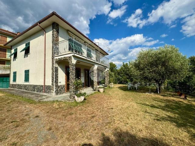 Casa in vendita a Carro, Liguria
