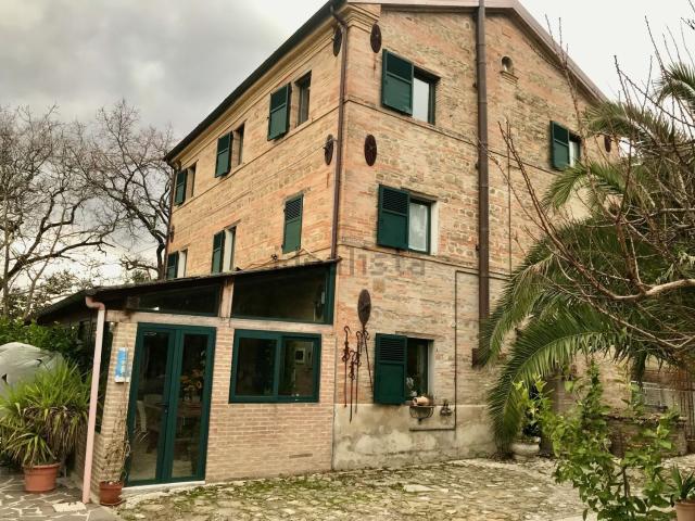 Casa in vendita a Vallefoglia, Marche