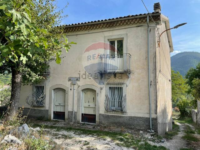 Casa in vendita a Pizzone, Molise