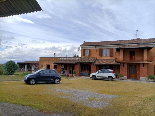 Casa in vendita a Badia Pavese, Pavia