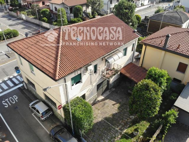 Casa in vendita a Bareggio, Lombardia