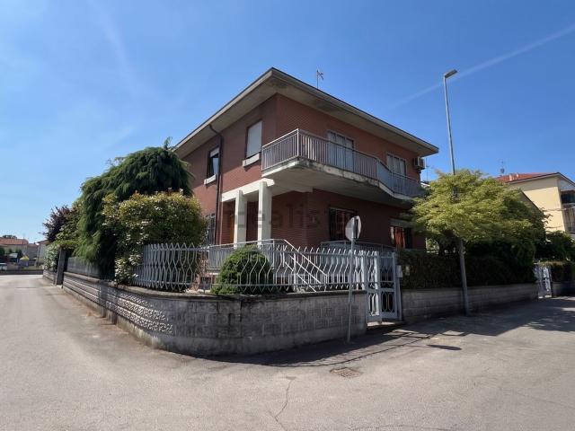 Casa in vendita a Fidenza, Reggio Emilia