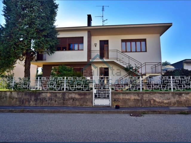 Casa in vendita a Valdarno, Albizzate
