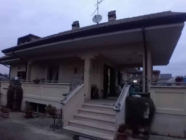 Casa in vendita a Frosinone, Lazio
