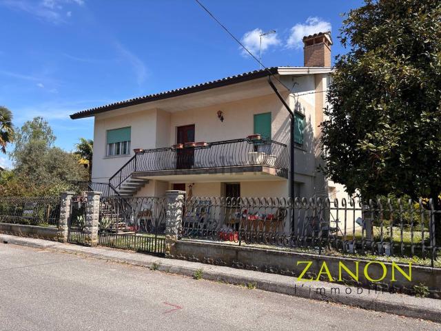 Casa in vendita a Capriva Del Friuli, Friuli-Venezia Giulia