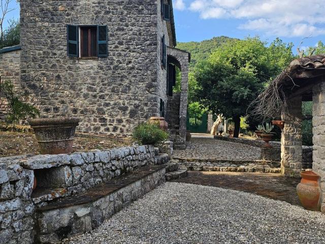 Casa in vendita a Lenola, Lazio