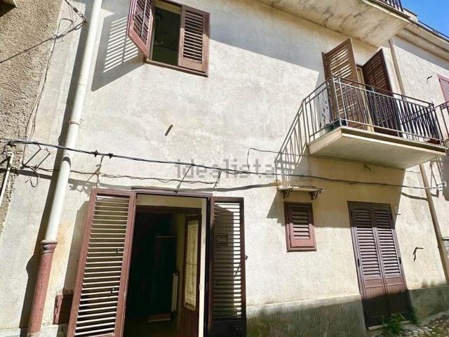 Casa in vendita a Palazzo Adriano, Sicilia