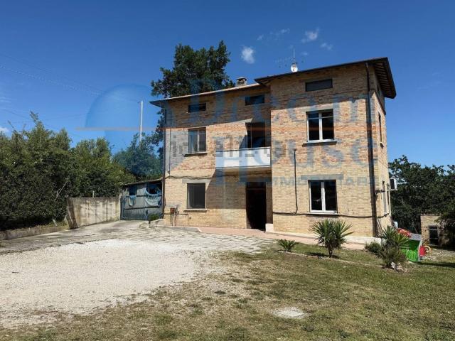 Casa in vendita a Unione dei Comuni della Val Vibrata, Controguerra