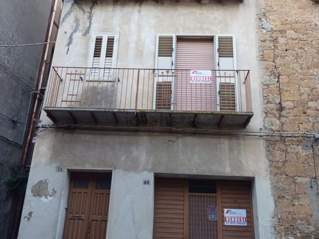 Casa in vendita a Castellina, Piazza