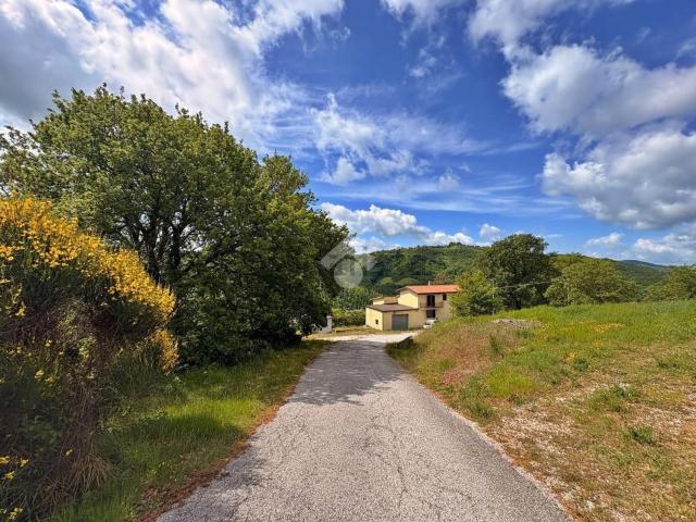 Casa in vendita a Gualdo Tadino, Umbria