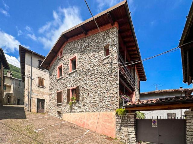 Casa in vendita a Comunità Montana Parco Alto Garda bresciano, Gargnano